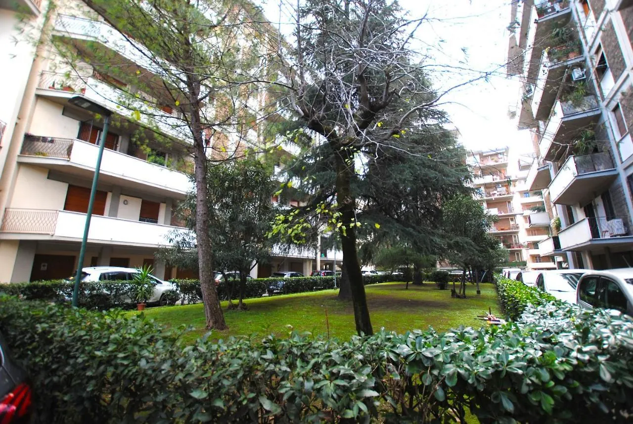 Charlotte M. - Firenze - Novoli Apartment